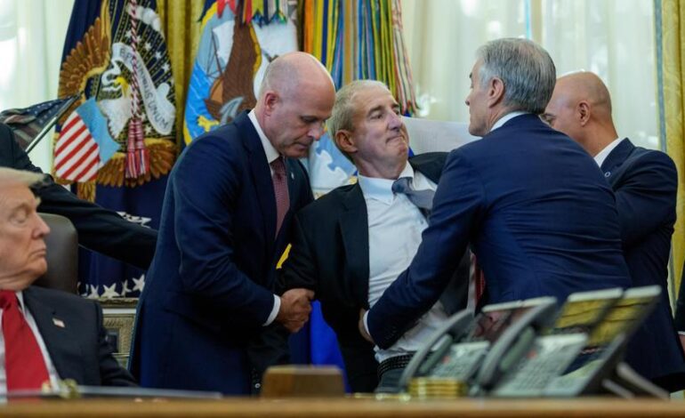 DESMAYO CASA BLANCA | Un ejecutivo de la empresa de Ozempic se desmaya en el despacho oval en presencia de Trump