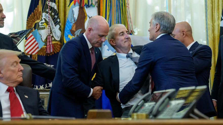 DESMAYO CASA BLANCA | Un ejecutivo de la empresa de Ozempic se desmaya en el despacho oval en presencia de Trump
