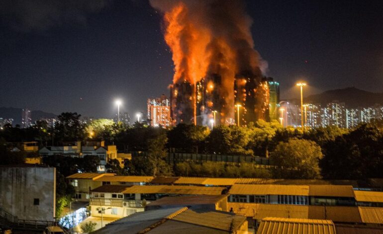 Qué sabemos del macroincendio en siete torres de vivienda pública en Hong Kong