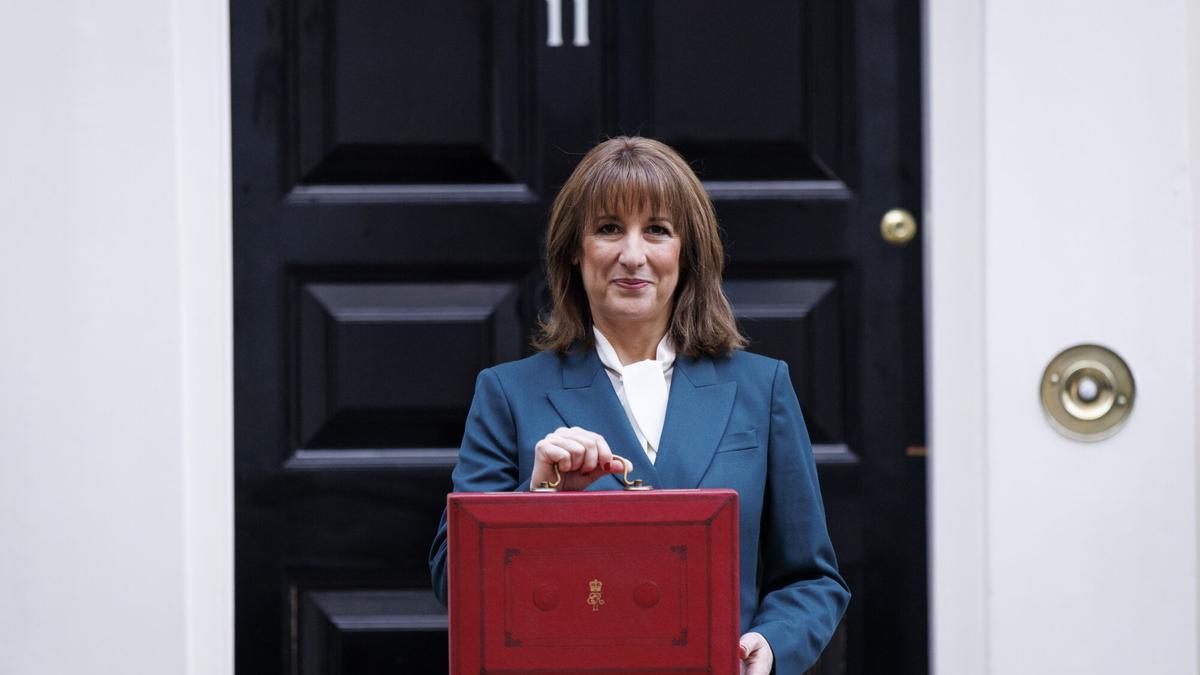 El Gobierno laborista apacigua a los diputados de su partido con nuevas ayudas sociales para las familias más pobres