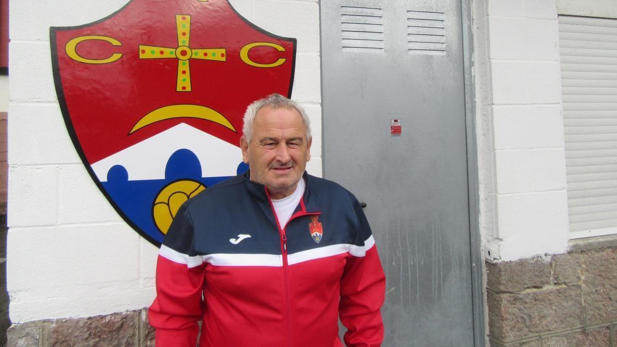 GALA DEL FÚTBOL ASTURIANO | El técnico cangués «Luisón» Sarmiento verá reconocida su trayectoria deportiva en la Gala del Fútbol Asturiano