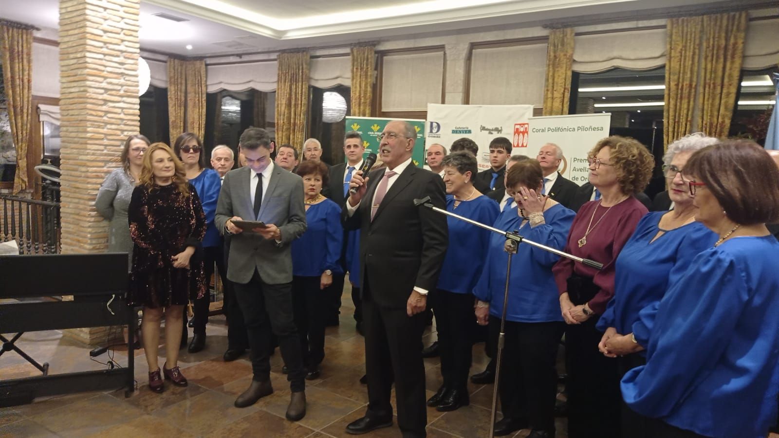 El Coro Polifónico Piloñesa entrega sus premios Avellana de Oro