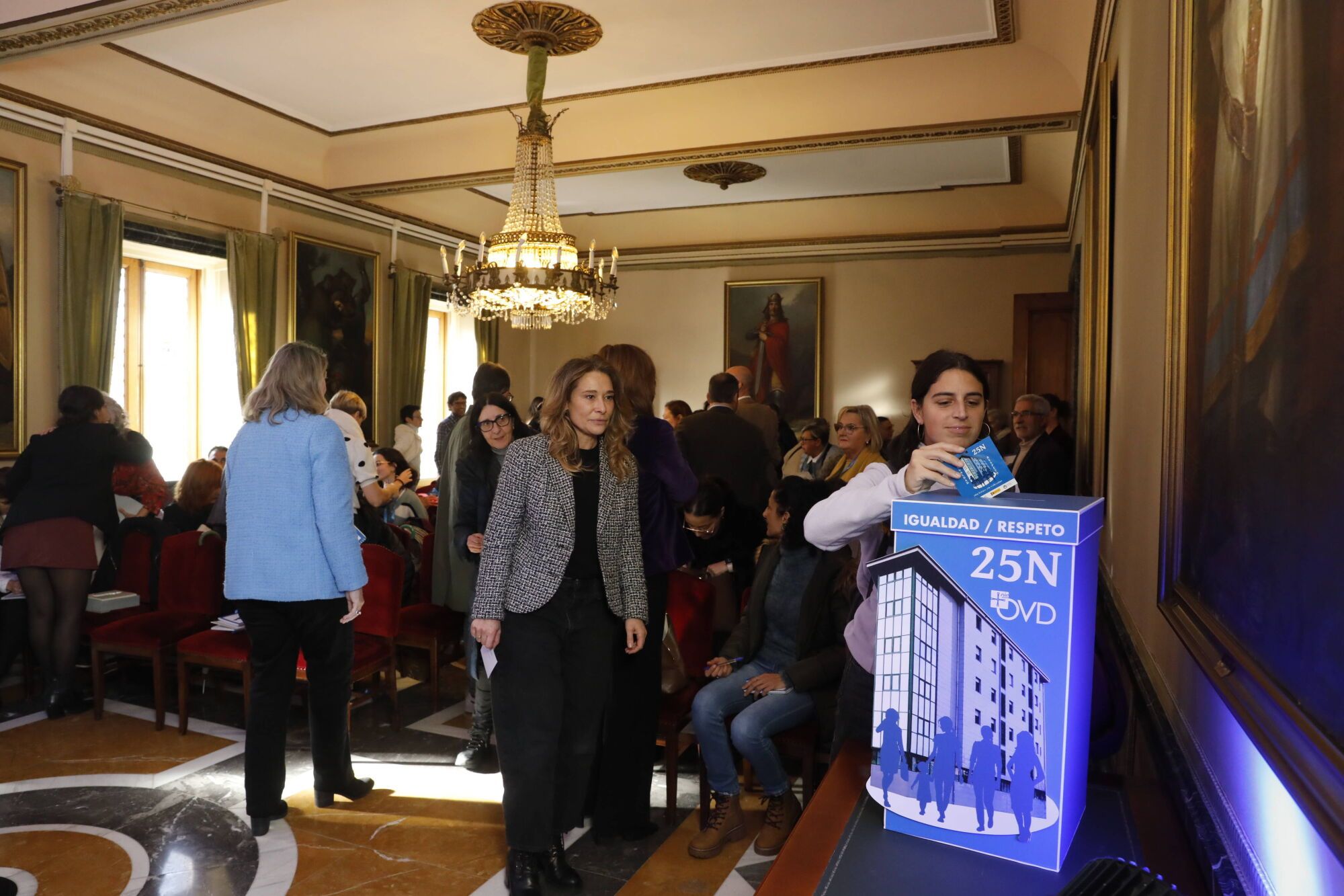     Así fue el acto institucional del 25N en Oviedo
