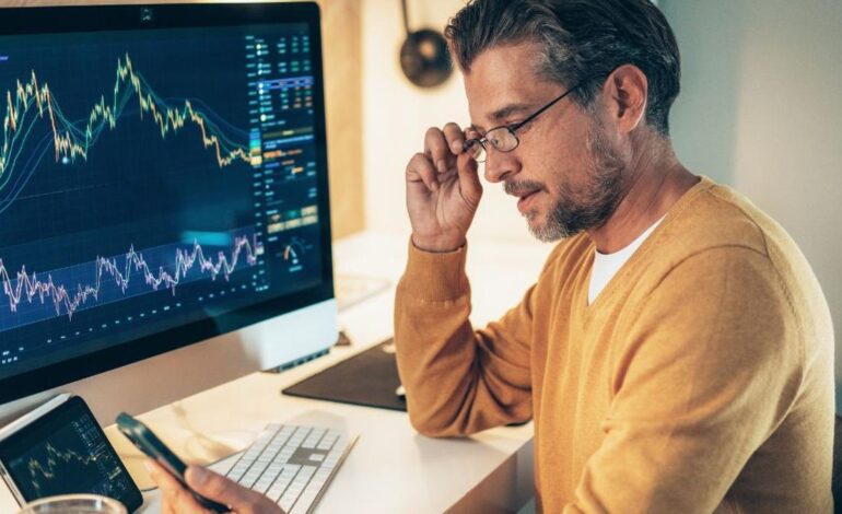 Ni ‘cripto-bros’ ni grandes patrimonios: el perfil que más se forma en criptomonedas es un hombre de 50 años preocupado por su pensión