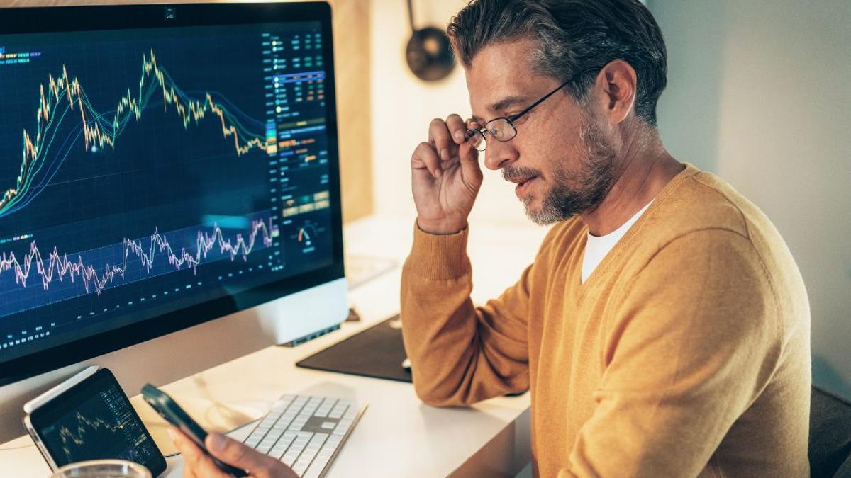 Ni ‘cripto-bros’ ni grandes patrimonios: el perfil que más se forma en criptomonedas es un hombre de 50 años preocupado por su pensión