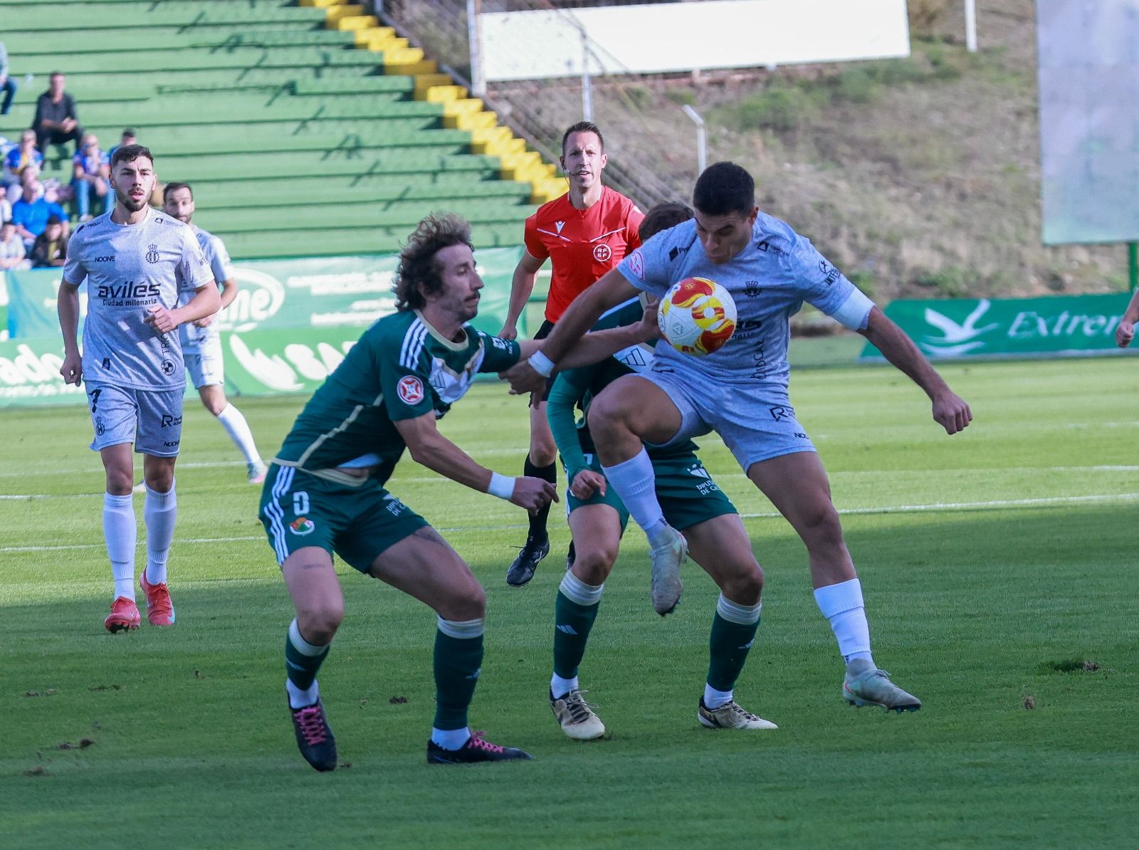 EN FOTOS: Las mejores fotografías de la victoria del Avilés ante el Cacereño