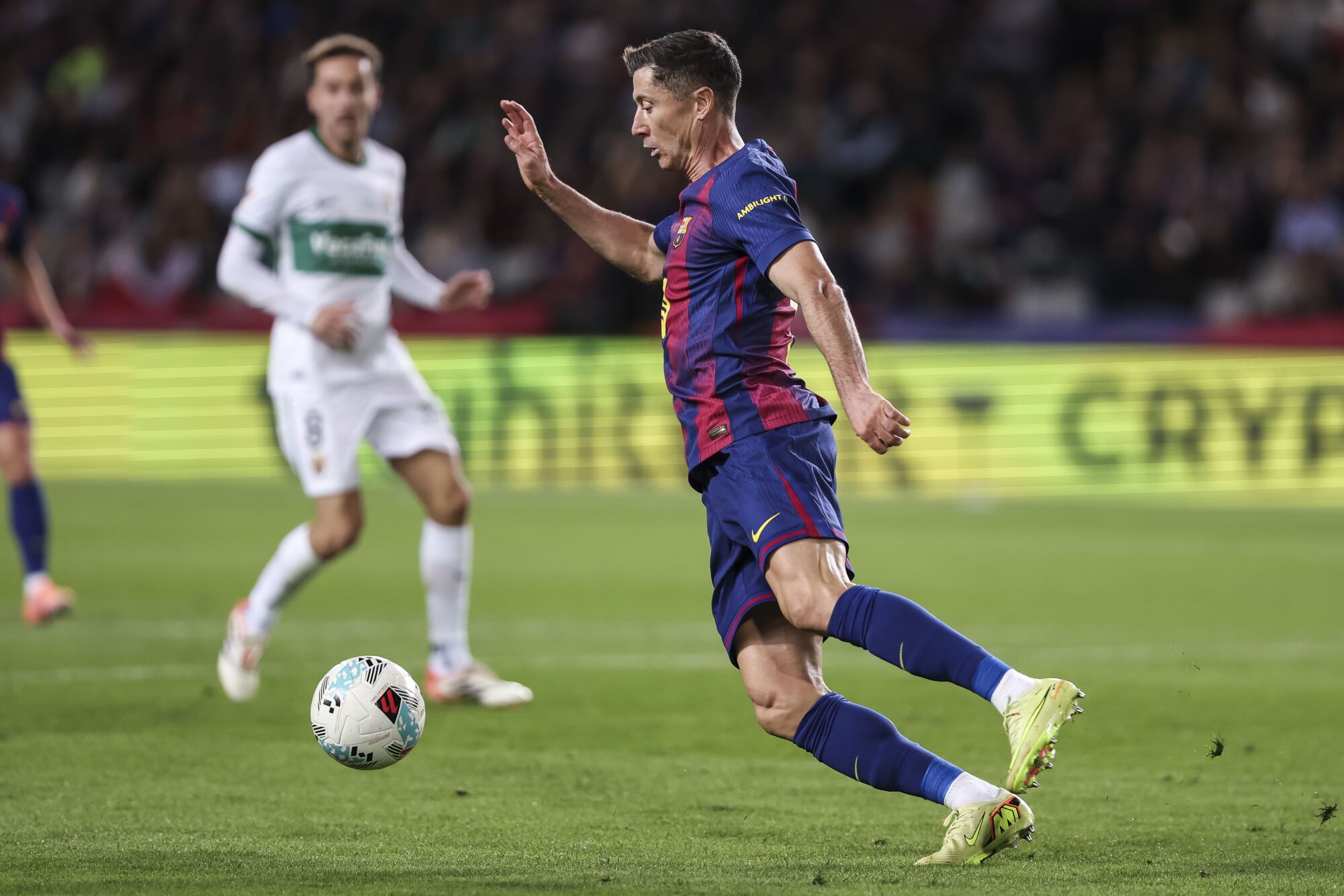 Robert Lewandowski del FC Barcelona en acción durante la liga española, La Liga EA Sports, partido de fútbol jugado entre el FC Barcelona y Elche CF en el Estadi Olimpic Lluis Companys el 2 de noviembre de 2025 en Barcelona, ​​España. AFP7 11/02/2025 SÓLO PARA USO EN ESPAÑA. Javier Borrego / AFP7 / Europa Press;2025;SPORT;ZSPORT;SOCCER;ZSOCCER;FC Barcelona v Elche CF - La Liga EA Sports;