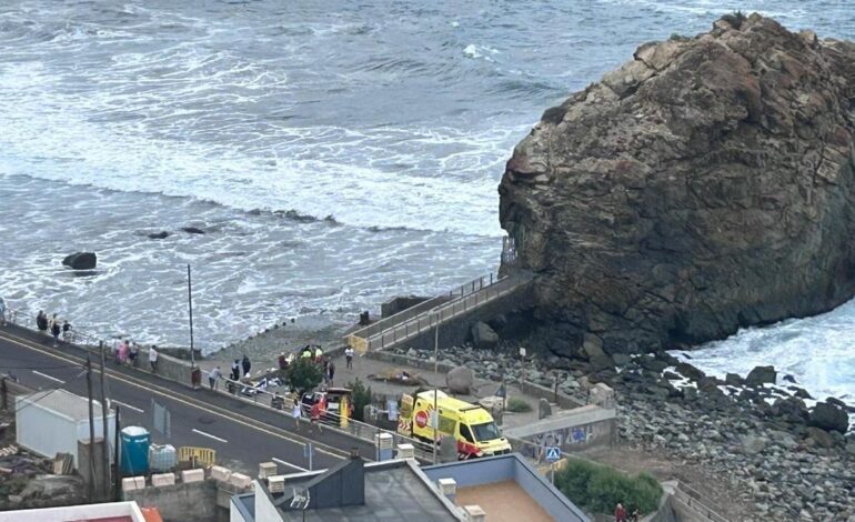 TEMPORAL TENERIFE | Un muerto y nueve heridos por un golpe del mar en el Puerto de la Cruz (Tenerife)