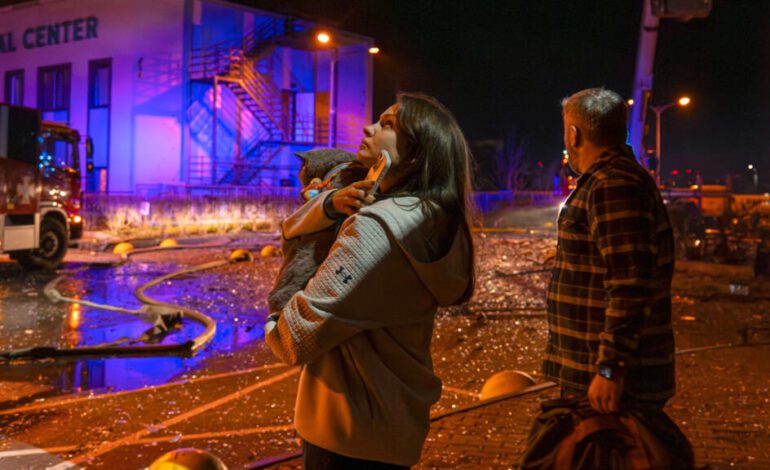 Se acerca la fecha límite fijada por Trump mientras Ucrania y Rusia intercambian ataques mortales