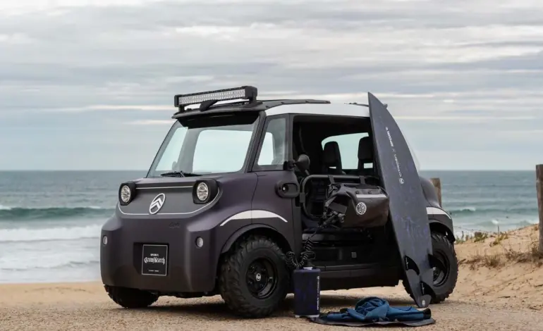 cuando el coche eléctrico más molón se va a la playa