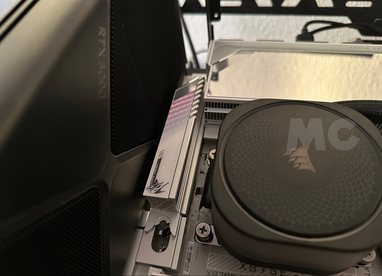 CORSAIR MP700 PRO XT