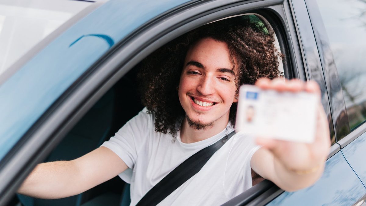 ¿Tienes un carnet de conducir extranjero? Así puedes homologarlo en España paso a paso