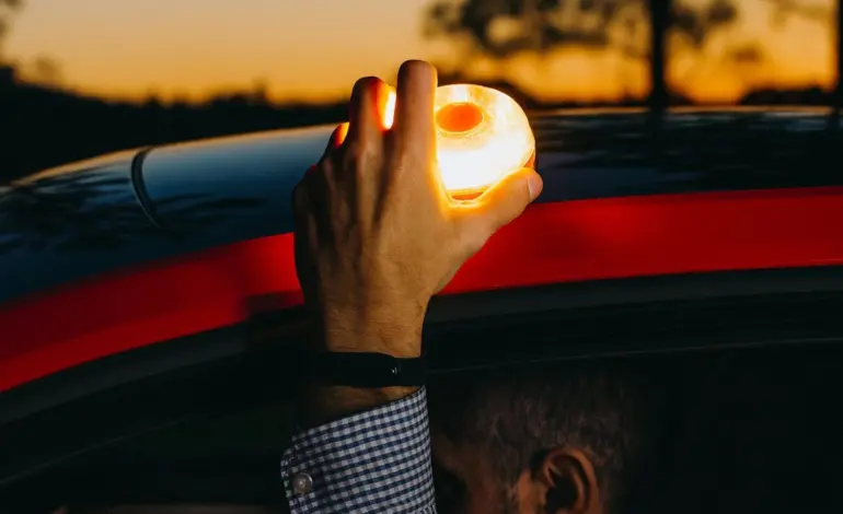 Hella, Help Flash, Osram, ZTE… La lista de las balizas V16 que tienen el certificado para poderse usar desde el 1 de enero