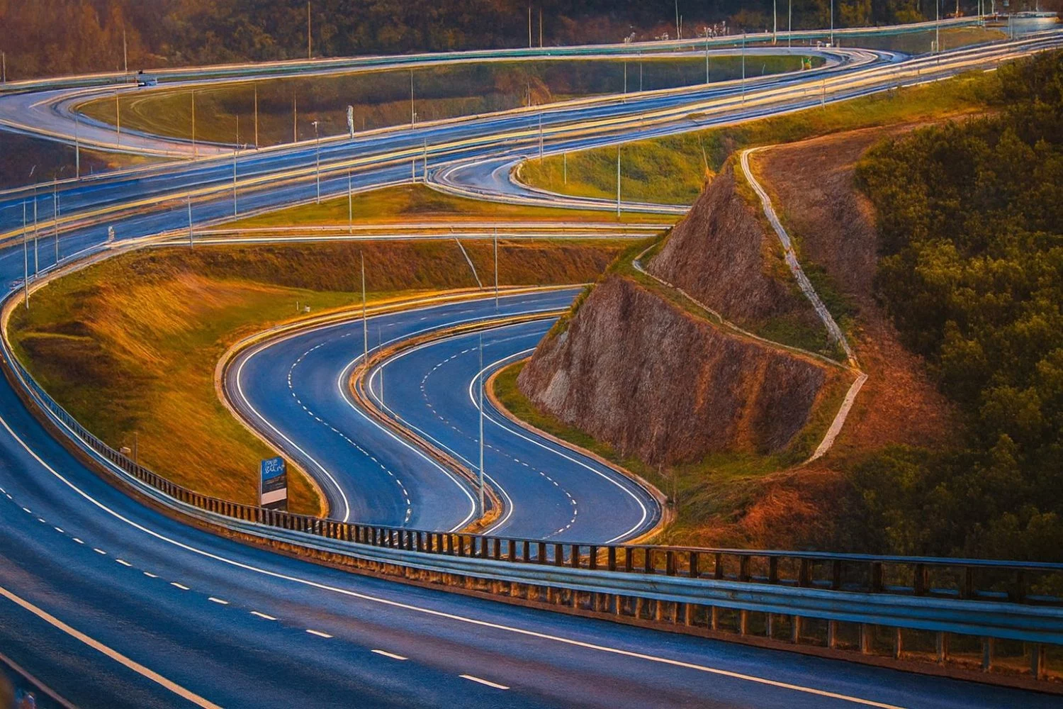 La marca que fabrica coches o aires acondicionados ahora controla las autovías que unen Oporto con España: este es el motivo