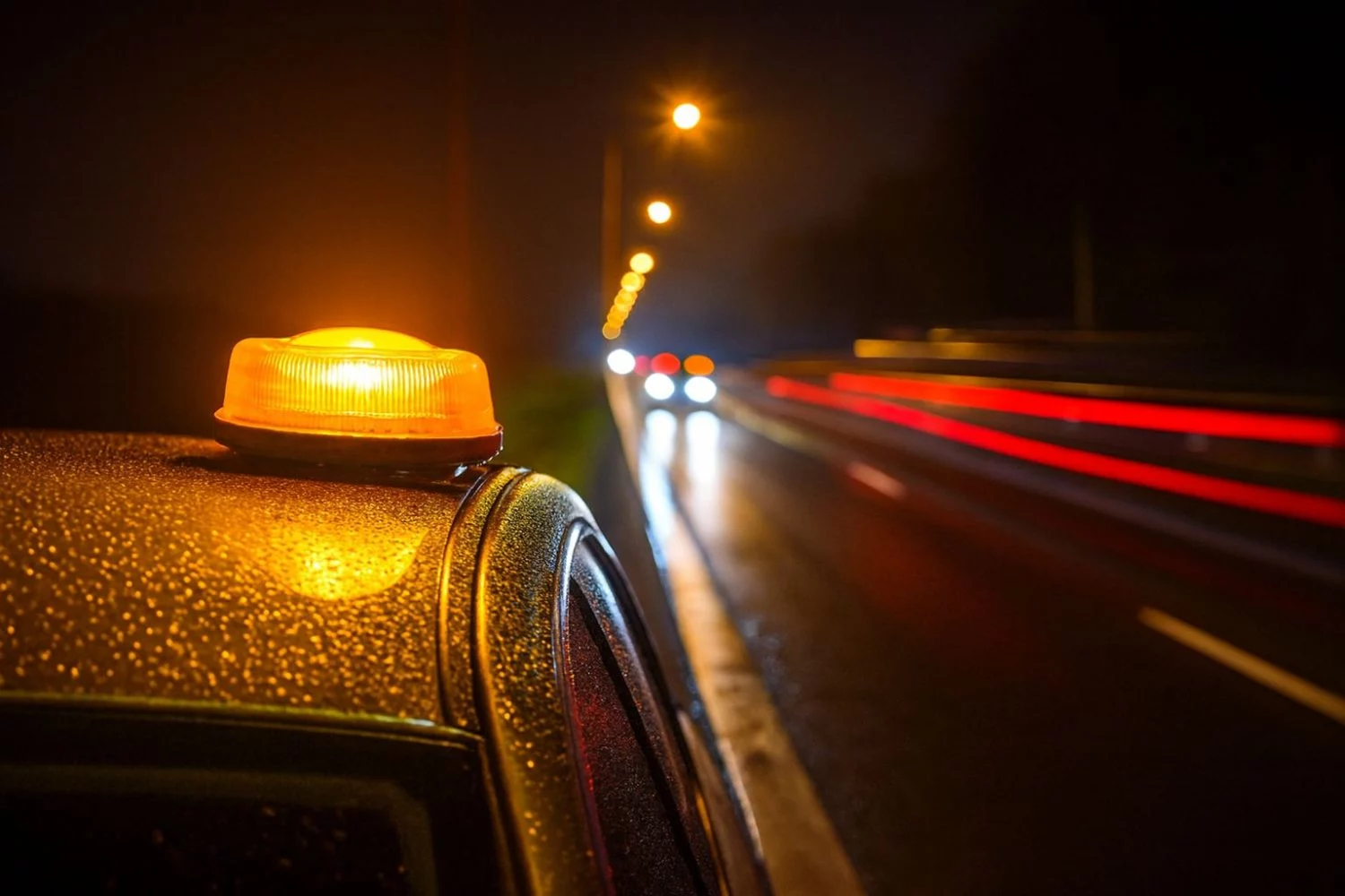 No sirve cualquier baliza V16, pero te digo la que yo me compraría sin dudarlo