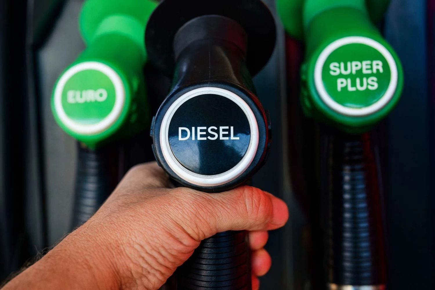 no te va a prohibir usarlo, pero sí que te va a tocar el bolsillo