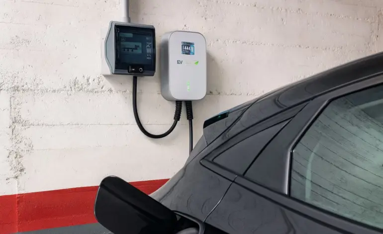 Antes de comprarte un coche eléctrico echa un vistazo a la Ley de Propiedad Horizontal de tu vivienda