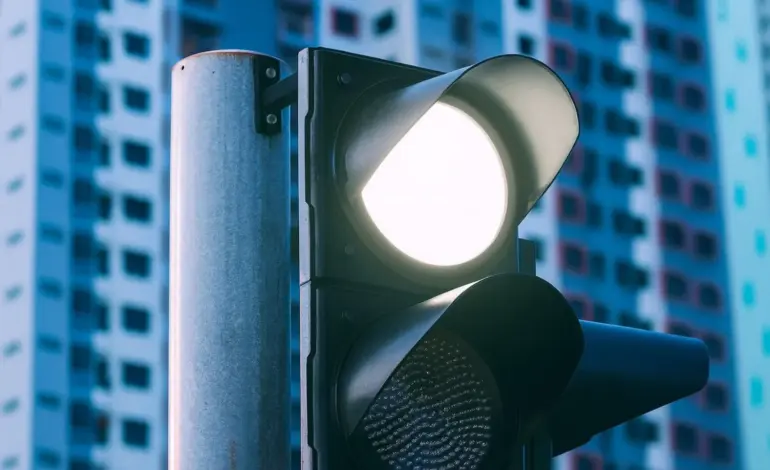 La luz blanca ha llegado a los semáforos para revolucionar la movilidad en las ciudades