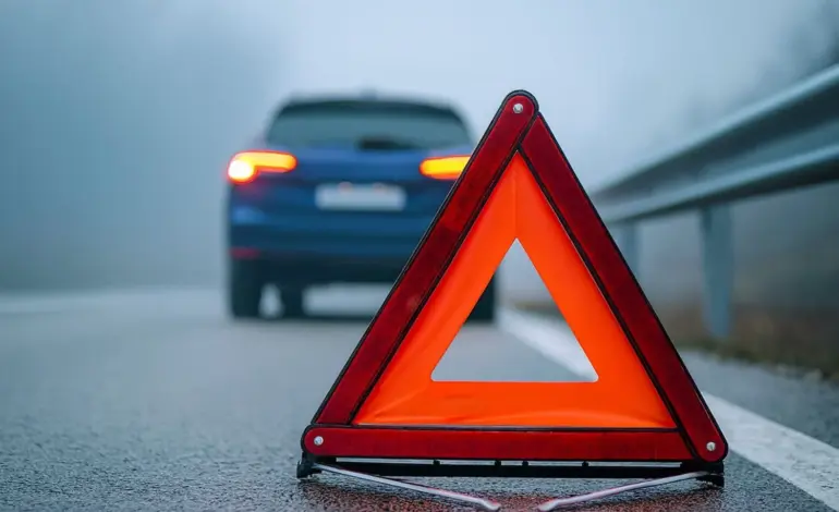 Si piensas viajar a estos países, no tires los triángulos de emergencia cuando los cambies por la baliza V-16