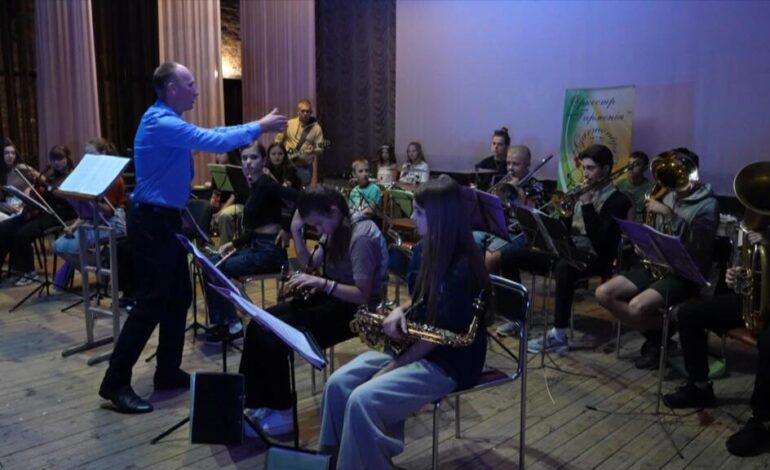 La Orquesta Juvenil Ucraniana reproduce los sonidos de los ataques rusos