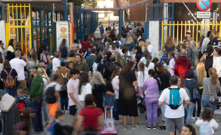 Octubre cierra con 142.000 empleos más gracias a la Educación, pero suma 22.100 parados