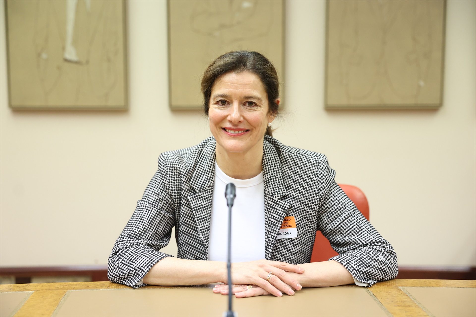 “En España puedes tener a todos tus cargos más altos investigados por corrupción pero a ti te siguen soltando dinero público” 