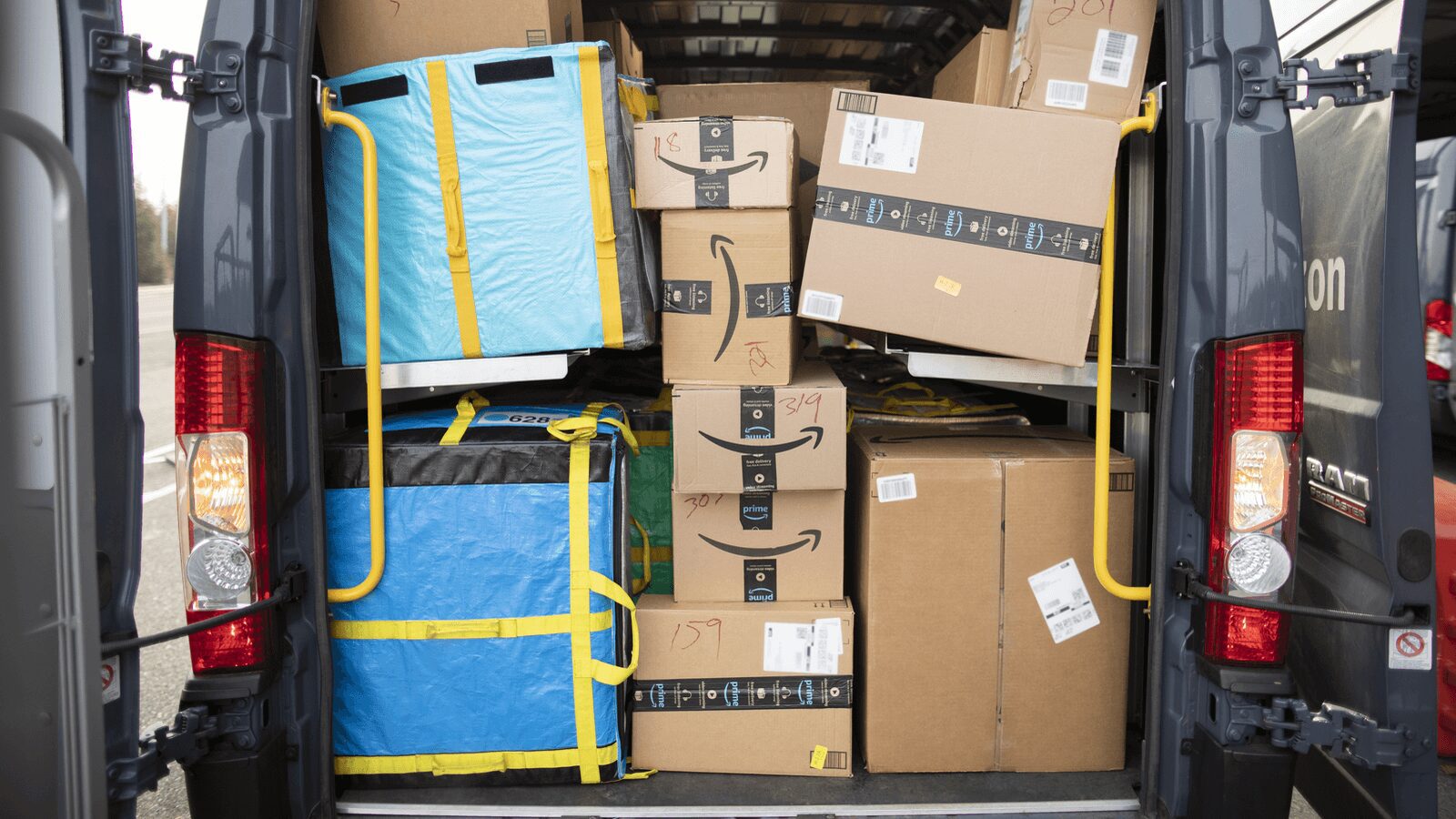 El Gobierno tilda a Amazon de modelo de la vergüenza por los despidos que planea