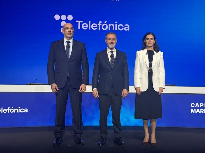 Mark Murtra, Emilio Gayo y Laura Abasolo