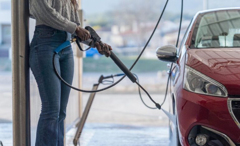 Con solo presionar un botón podrás limpiar esta parte del coche, y no mucha gente lo conoce