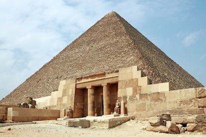 La entrada a la pirámide de Keops.
