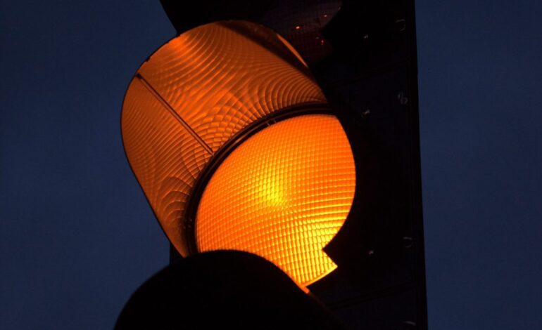 ¿cuál es la multa por pasar un semáforo en ámbar?