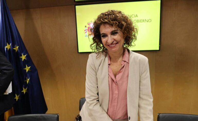 Montero plantea que la financiación autonómica penalice a las CC.AA. que bajen impuestos