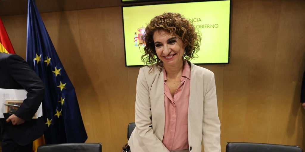 Montero plantea que la financiación autonómica penalice a las CC.AA. que bajen impuestos