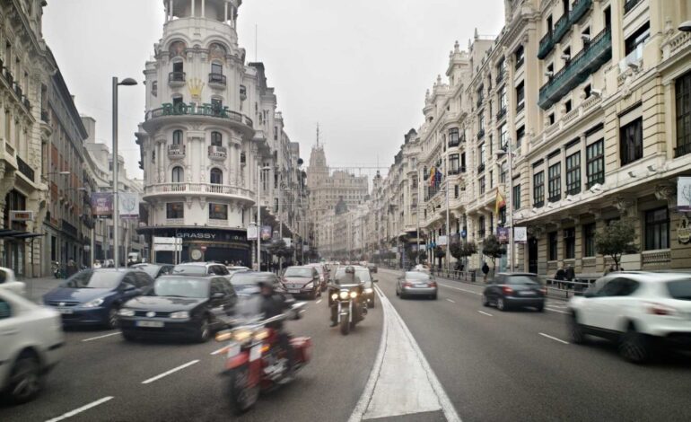 La nueva Ley de Movilidad Sostenible deja a más de un millón de motos en un limbo legal: ¿qué pasará con ellas ahora?