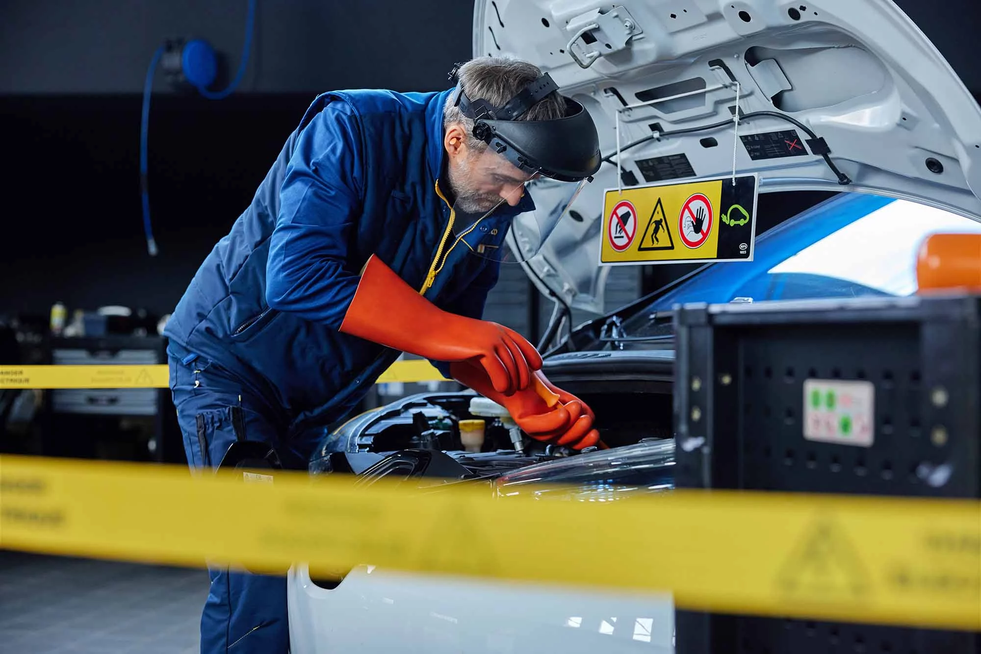‘Si te vas a comprar un coche híbrido o híbrido enchufable, que cumpla estos nueve requisitos’