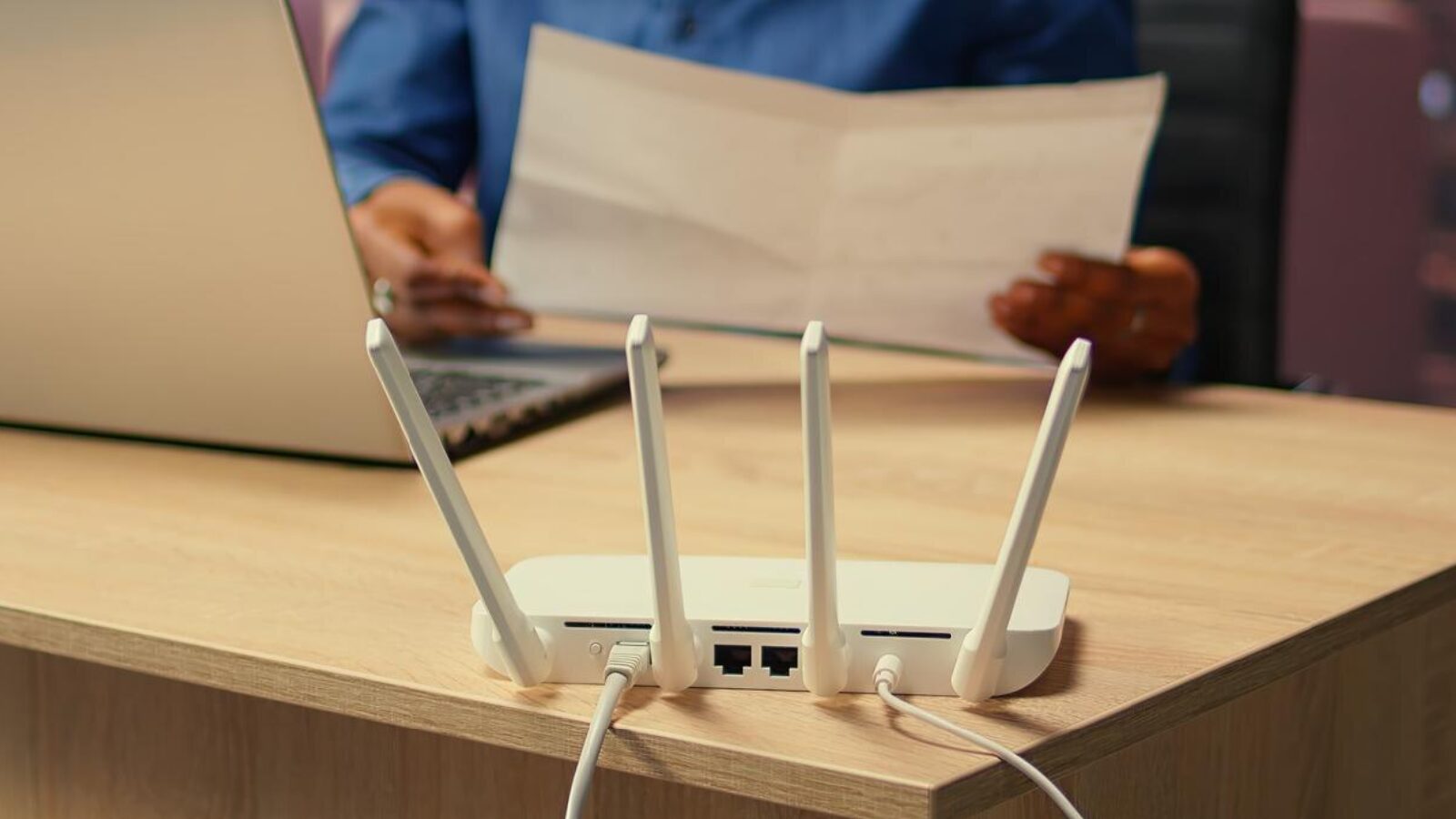 Los 3 peores enemigos de tu WiFi que debes evitar (y el último no te lo esperas)