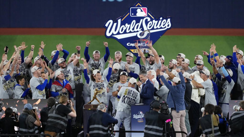 Los Dodgers revalidan su título de la Serie Mundial tras una remontada de infarto