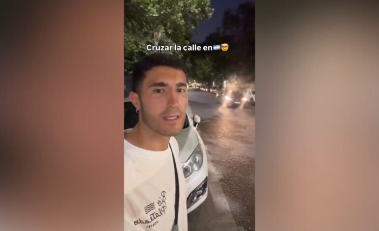 intenta cruzar en un paso de cebra y su reacción es para verla en bucle