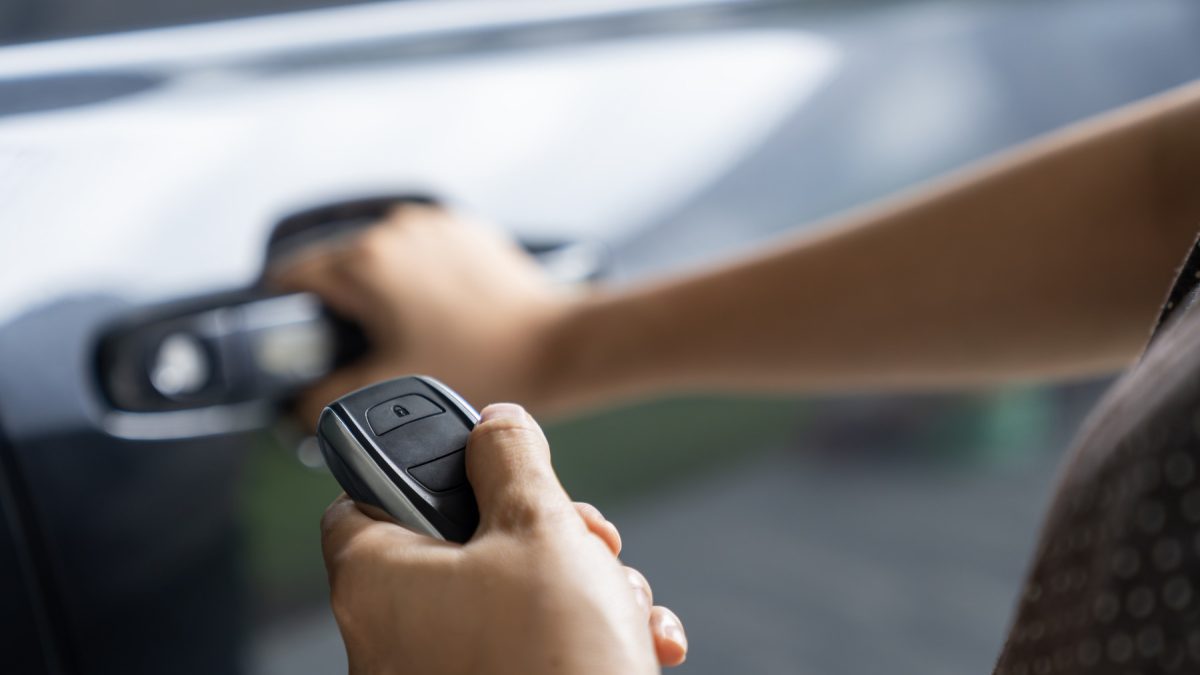 ¿El mando del coche para abrir la puerta no funciona? Con este sencillo truco lo podrás solucionar