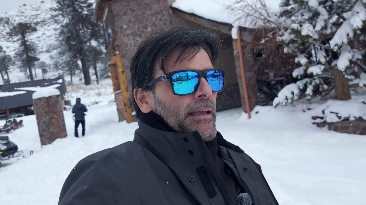 Las fuertes nevadas complican el viaje de Charly Sinewan por Argentina