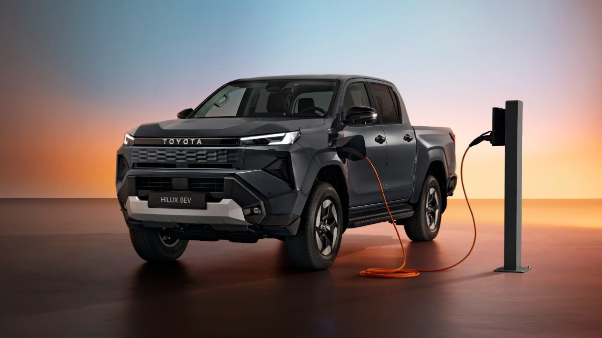El Toyota Hilux se mantiene fiel al diésel, pero también es eléctrico