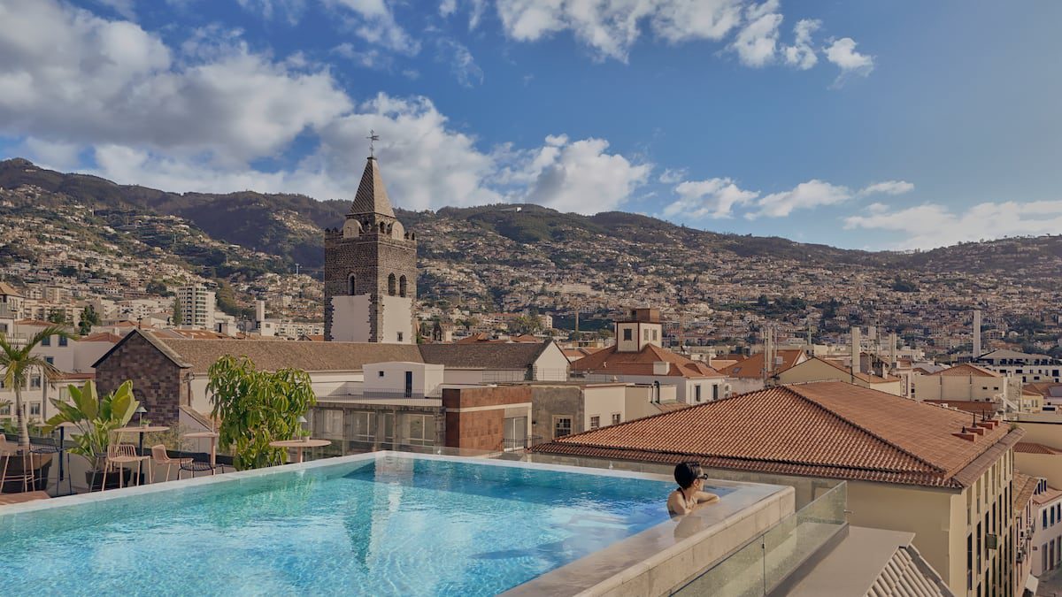 Alojarse en un antiguo taller de bordados: la nueva (y lujosa) vida de la fábrica Oliveira Enmaderienses en Funchal | El Viajero