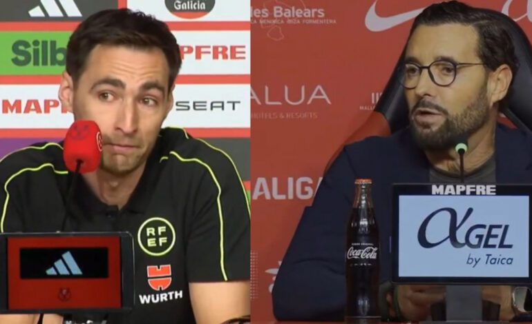 Los árbitros arropan a Ricardo de Burgos tras el palo de Bordalás