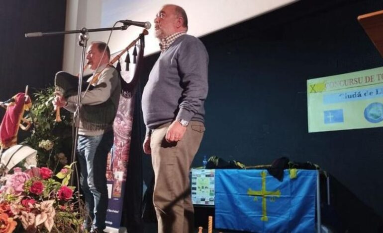 El certamen de tonada de Langreo rinde homenaje a los dos mineros fallecidos en Cangas del Narcea