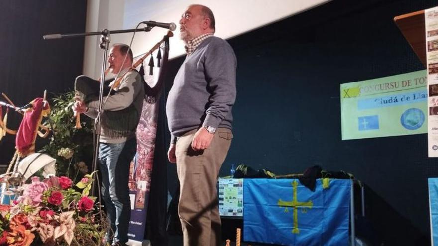 El certamen de tonada de Langreo rinde homenaje a los dos mineros fallecidos en Cangas del Narcea