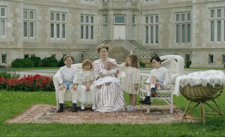 Estos son los palacios donde se ha rodado la nueva serie histórica sobre la reina Victoria Eugenia, bisabuela de Felipe VI