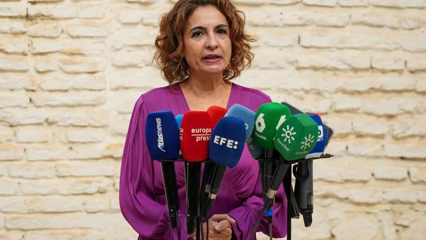 Montero asegura que el Gobierno y el PSOE "No se van a dejar chantajear por nadie."