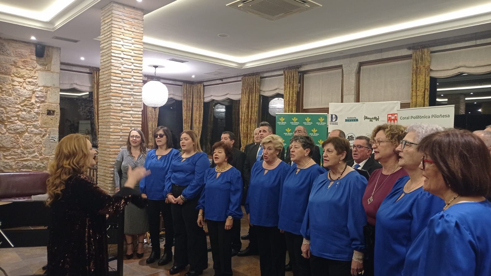 El Coro Polifónico Piloñesa entrega sus premios Avellana de Oro