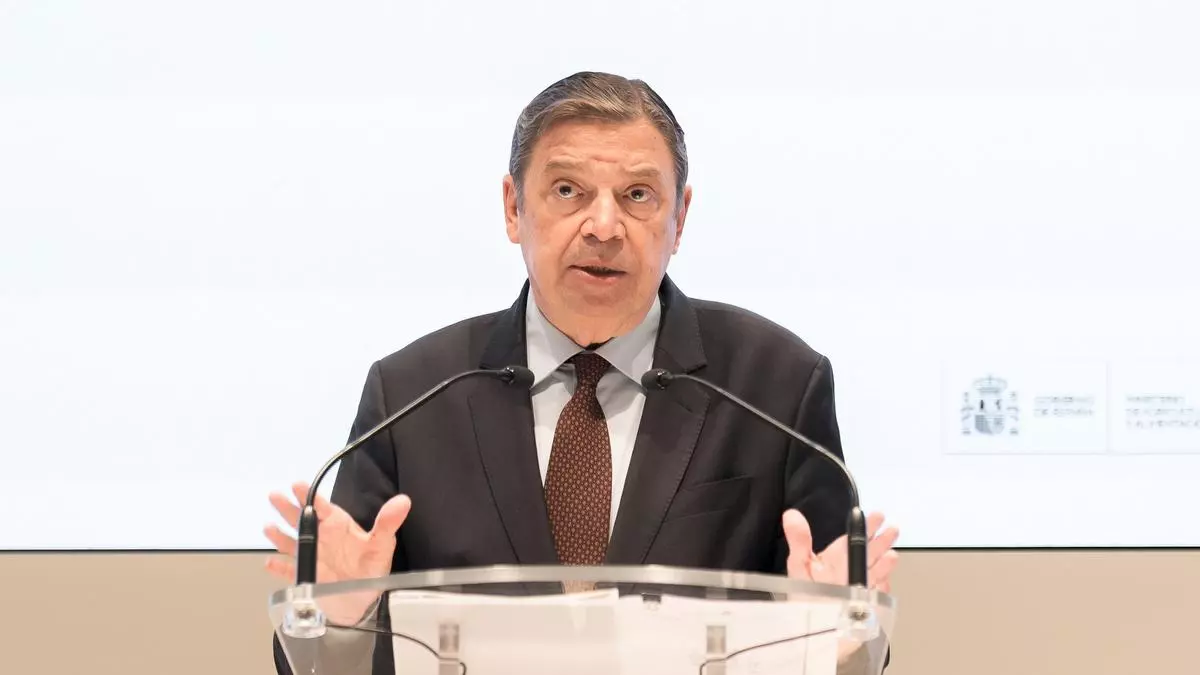 Luis Planas transmite un mensaje de "tranquilidad para los ciudadanos" en casos de peste porcina