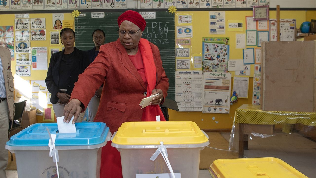 Adolf Hitler está a punto de ganar las próximas elecciones en Namibia